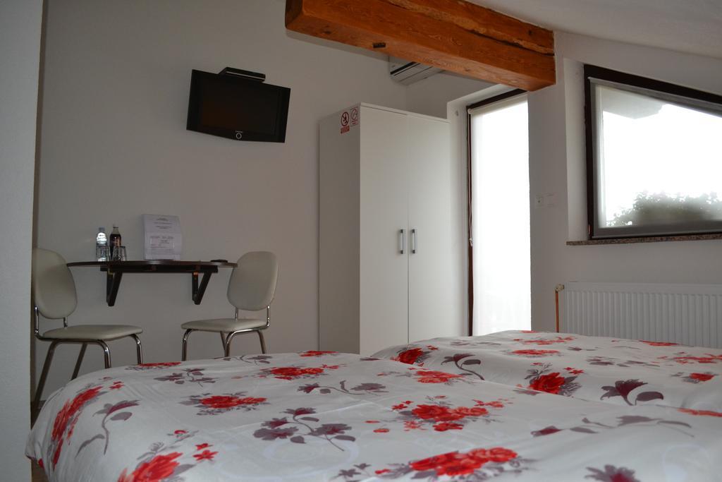 Guesthouse Zalac Слуни Экстерьер фото