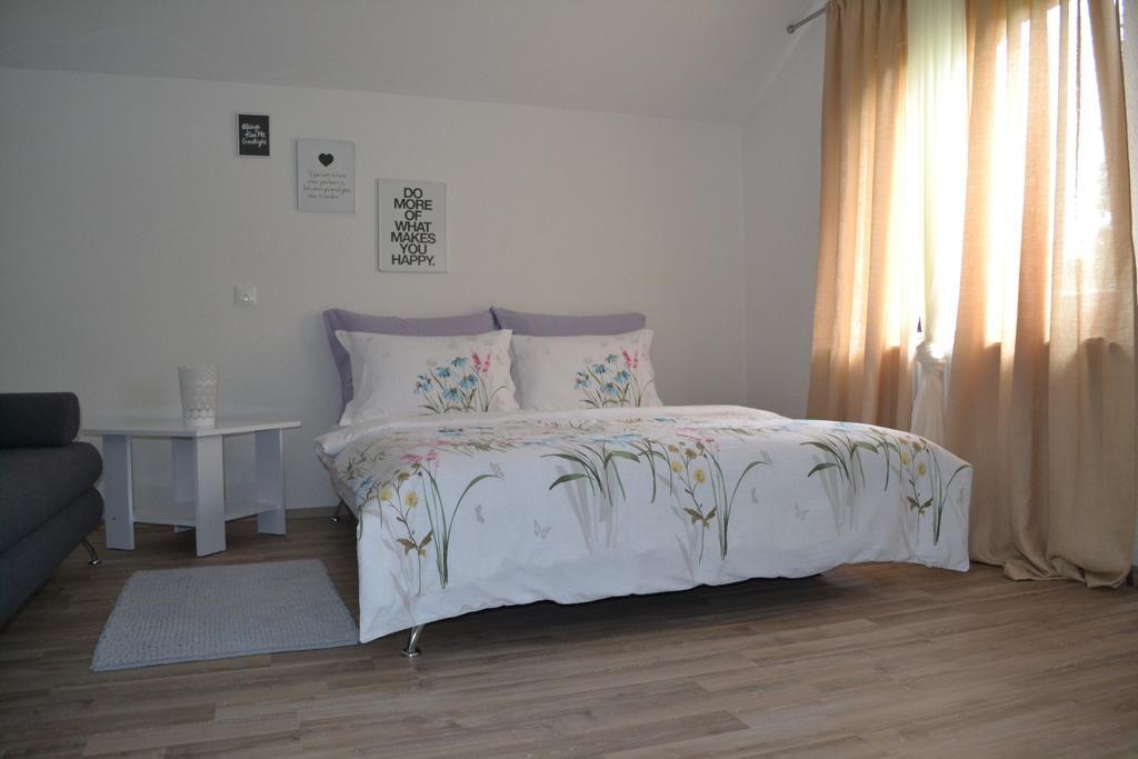 Guesthouse Zalac Слуни Экстерьер фото